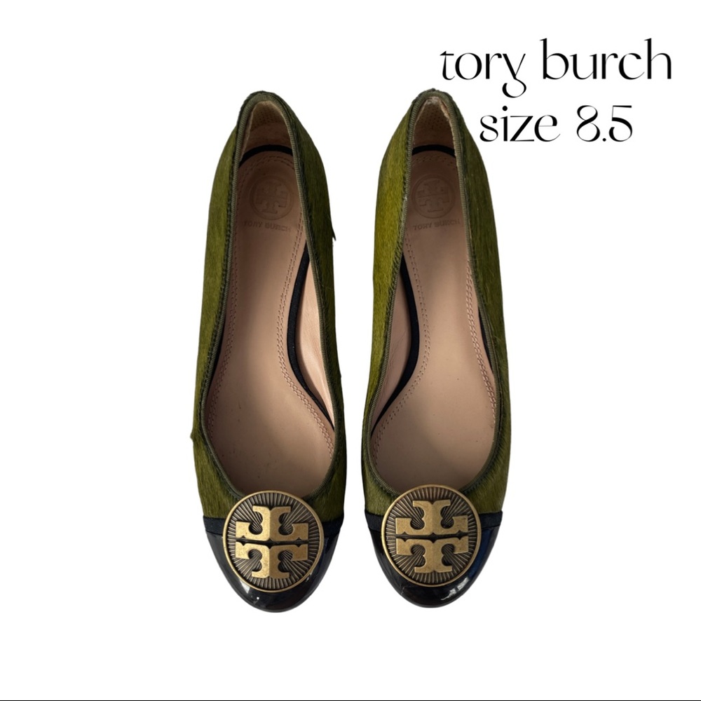 Tory Burch green and brass flats excellent condition!!
